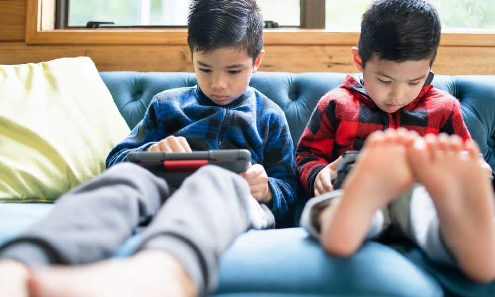 kids-on-devices