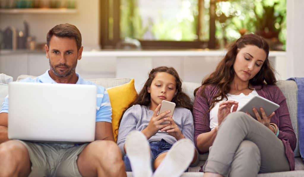 family-on-devices